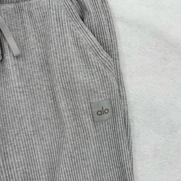 Alo Yoga Muse Sweatpant Athletic‎ Heather Grey Size Medium - Picture 6 of 12